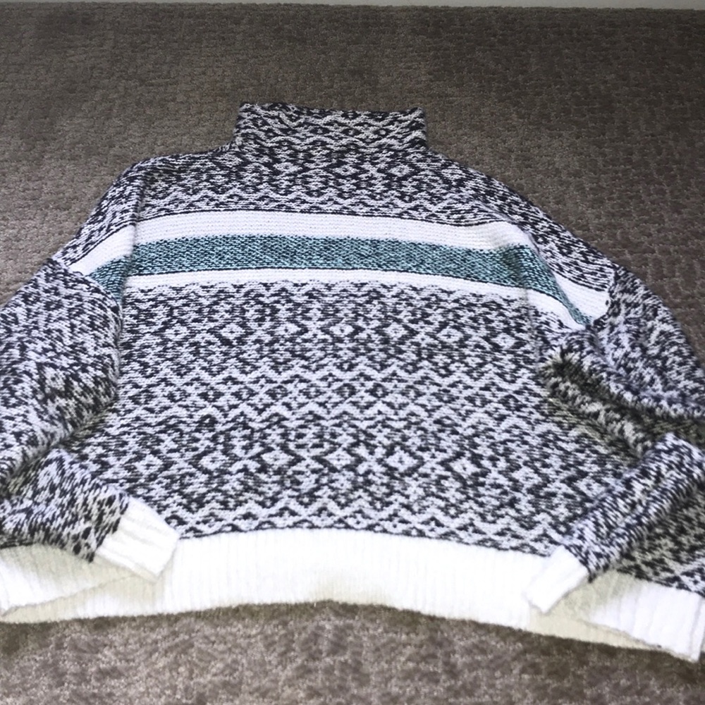 Turtle neck cropped sweater